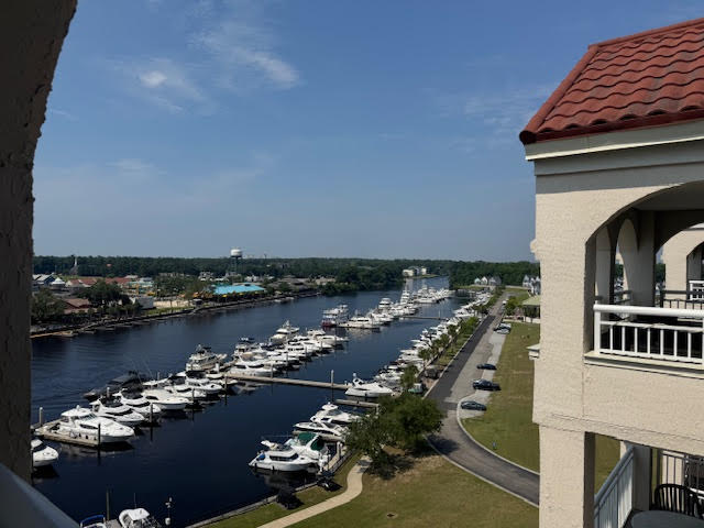 Yacht Club 2-1002